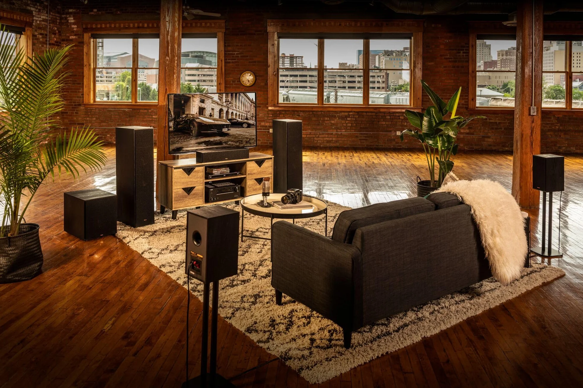 Klipsch - Altavoz envolvente de subwoofer, 150 vatios de potencia máxima, Reference R-8SW, (vinilo negro cepillado, 8 pulgadas)