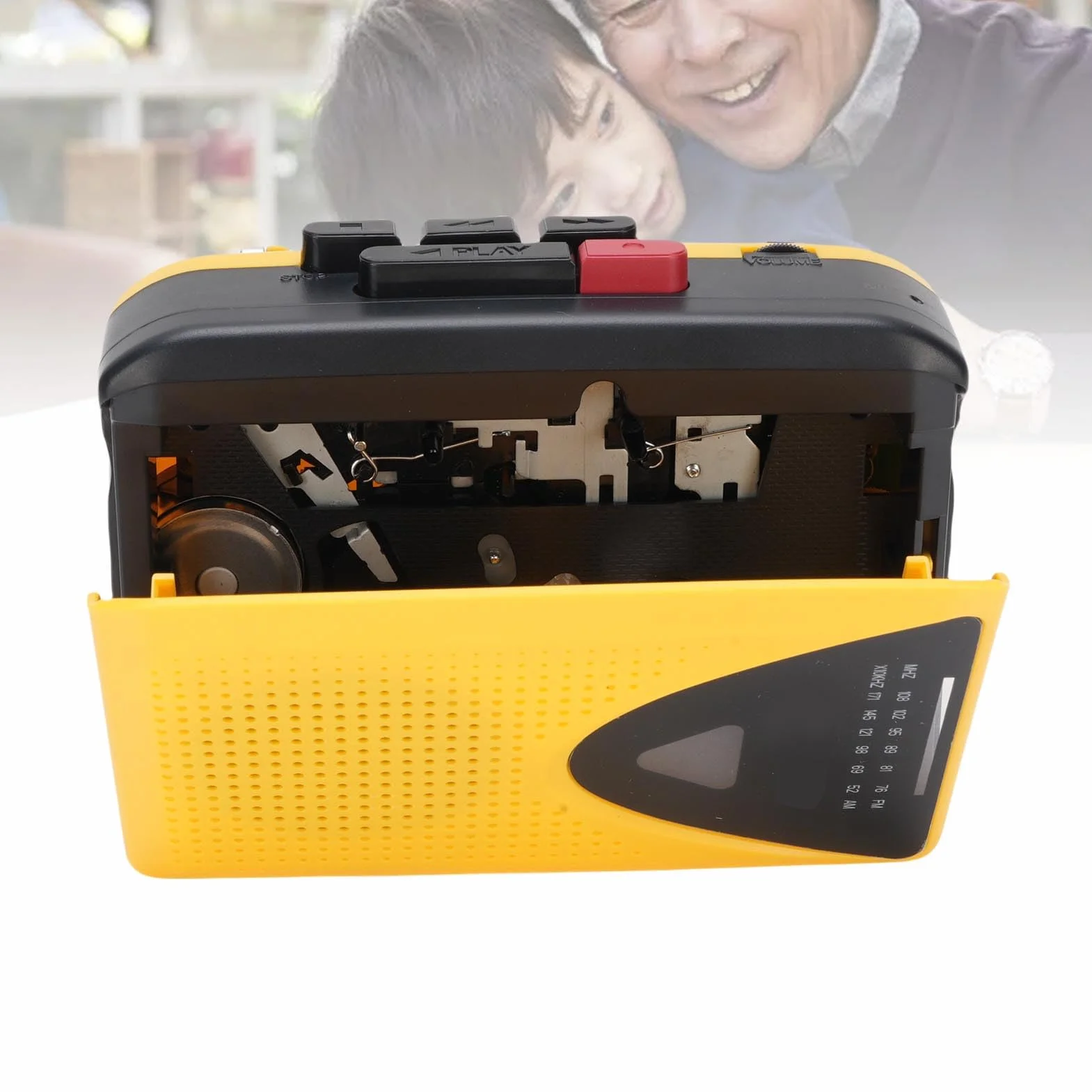 Reproductor de Cassette Portátil con Radio AM/FM, Bluetooth y Grabación Retro