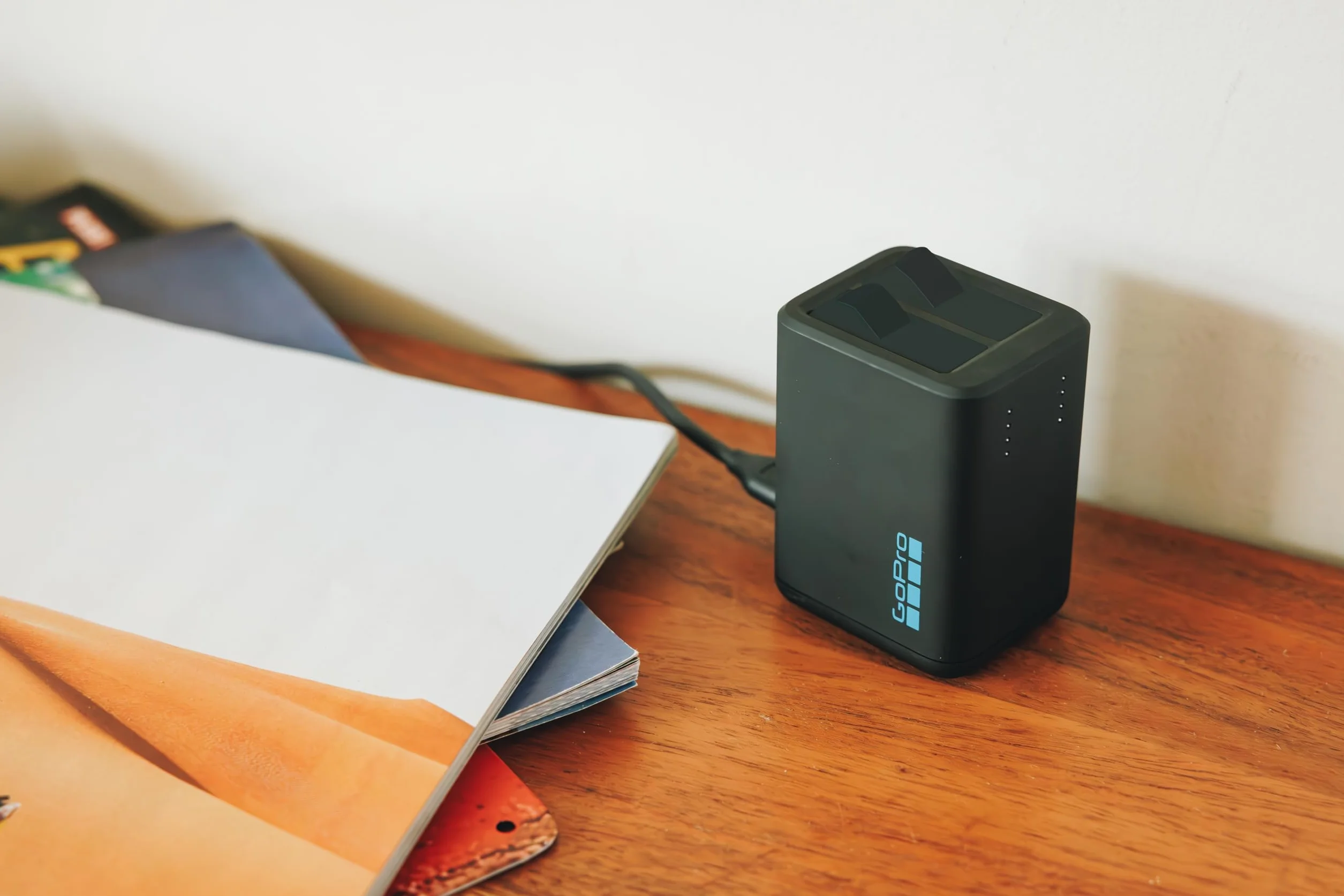 GoPro Cargador de Batería Dual + 2 Baterías Recargables Enduro (HERO13 Black) - Accesorio Oficial