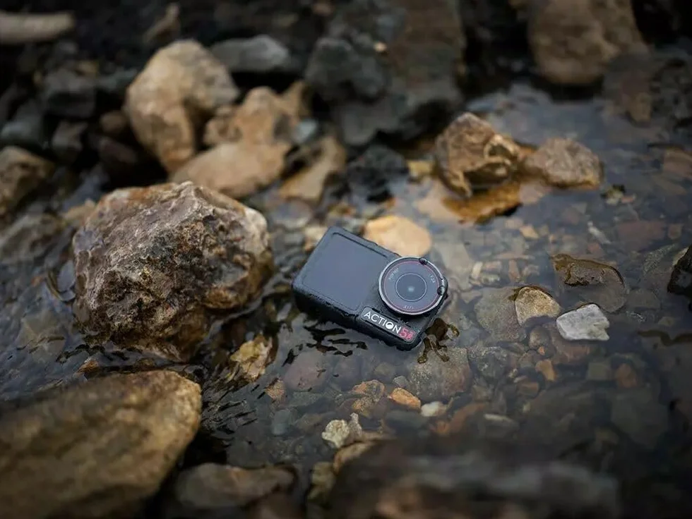 DJI Osmo Action 5 Pro Cámara Deportiva 4K Sensor 1/1.3" Estabilización 2 Pantallas OLED
